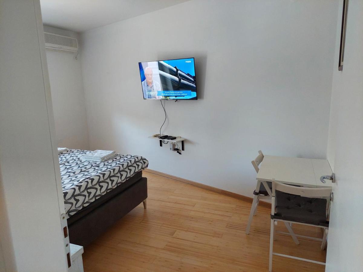 City Passage Apartments- Rooms Novi Sad Esterno foto